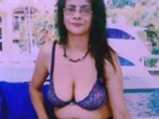 KirtiRose's MILF live cam models Profile Image